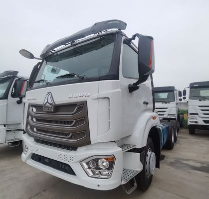 타이어 디자인 튜브리스 400HP 덤프 트럭 셰크만 차량 부품과 600L 연료 탱크