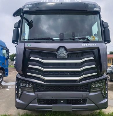 타이어 2024 중국 중형 트럭 HOWO LNG540HP 자동 변속기 운송 트랙터