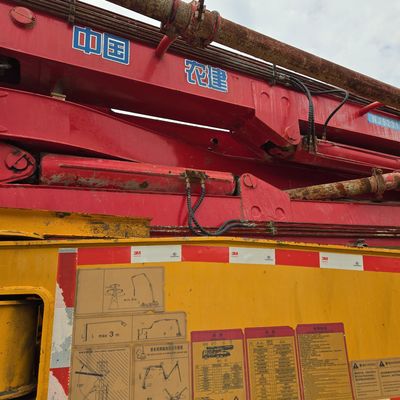 12100.000kg 패키지 총중량 사용된 화물 트럭 프레임과 Sinotruk 차시 및 타이어
