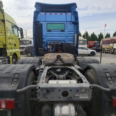 8×4 Zz4257n3247e1h 480HP CNG 반트레일러 럭 1000L 연료 탱크와 ≤5 좌석