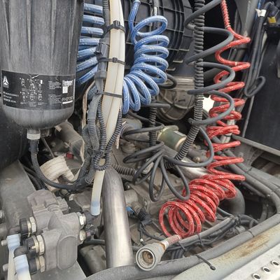 8×4 Zz4257n3247e1h 480HP CNG 반트레일러 럭 1000L 연료 탱크와 ≤5 좌석