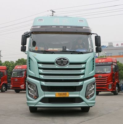 높은 토크로 사용 된 FAW J6V CNG 375/420HP 트랙터 트럭 머리가 여러 개의 전진으로