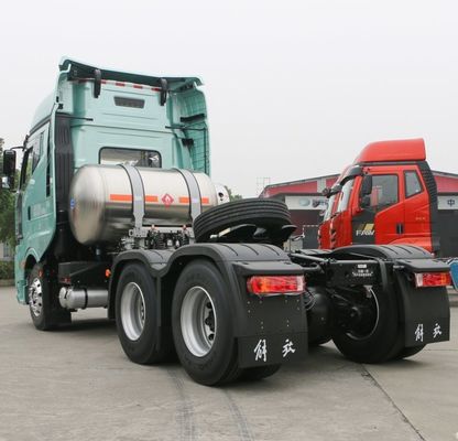 높은 토크로 사용 된 FAW J6V CNG 375/420HP 트랙터 트럭 머리가 여러 개의 전진으로