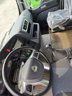 강력한 디젤 엔진을 가진 에어컨 장착 Sinotruk 덤프 트럭 차시
