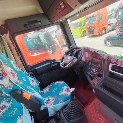 시노트럭 중고 HOWO 운송 화물 트럭 중량용 CNG 6X4 트랙터 트럭