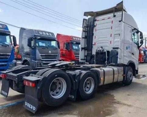 볼보 프라임 s 중고용 트랙터 460 HP 6X2r 하이드로릭 스티어링으로 업그레이드