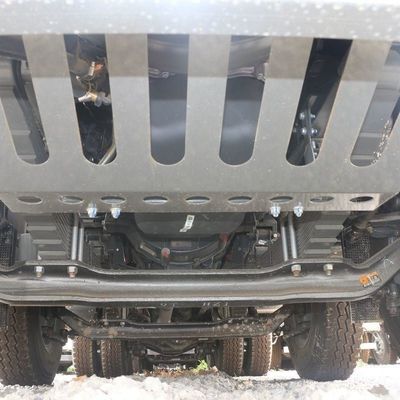 21-30t 탄소 강철 화물 상자 FAW 8X4 트럭 타이어 및 수압 보조 스티어링 시스템