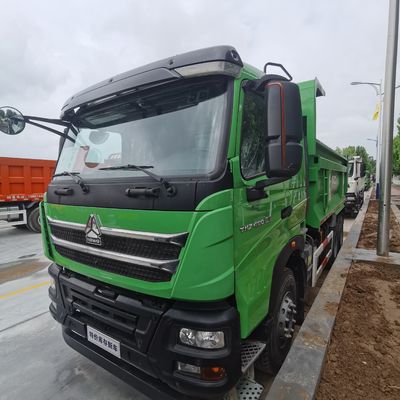 시노트럭 차시에 탑재된 동력 지원 Shacman 6X4 쓰레기 트럭