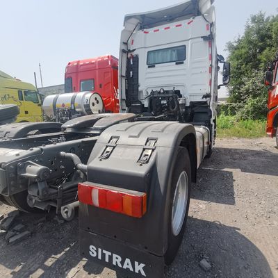 맞춤형 요청 중량 HOWO H7 400HP 6.8x2.5x3.8m와 함께 견인 트럭