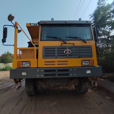 하이 호스 파워 351-450hp Sinotruk 차시와 수압 스티어링과 함께 화물 트랙터 트럭