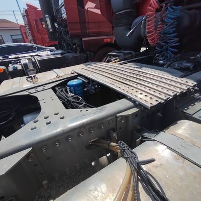 30t 로딩 용량 수동 변속기 유형 중량 Sinotruk 차시 틱터 트럭