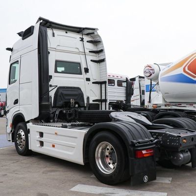 600L 연료 탱크 트랙터 트럭, 공기 서스펜션 운전자 좌석과 &gt; 8L 엔진 용량
