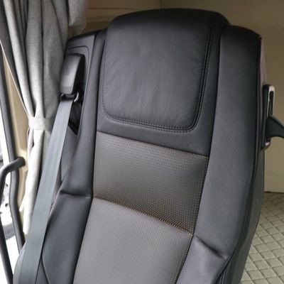 600L 연료 탱크 트랙터 트럭, 공기 서스펜션 운전자 좌석과 &gt; 8L 엔진 용량