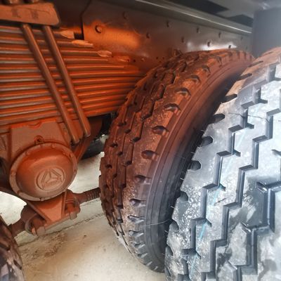 산업 운송 시노트럭 30t 부하량 및 타이어 6X4 틸퍼 트럭