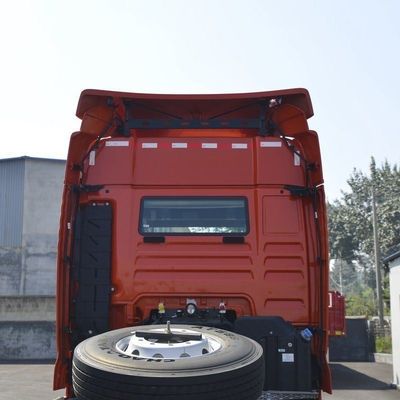 ZZ4257N3247E1H 튜브리스 타이어 디자인 시노트럭 1000L 연료 탱크가 있는 중량 트랙터