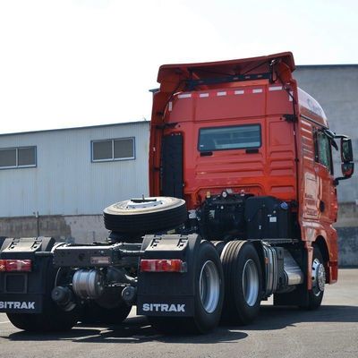 ZZ4257N3247E1H 튜브리스 타이어 디자인 시노트럭 1000L 연료 탱크가 있는 중량 트랙터