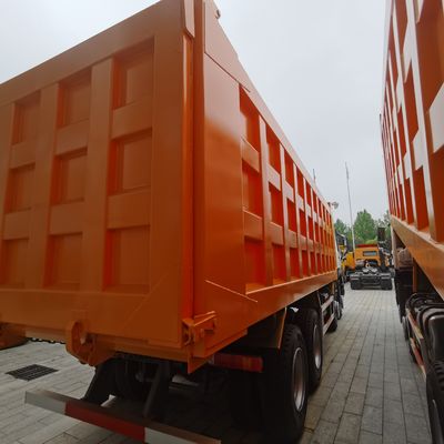 8×4 드라이브 휠 상업용 차량 공기 서스펜션 좌석과 600L 연료 탱크가있는 덤프 트럭