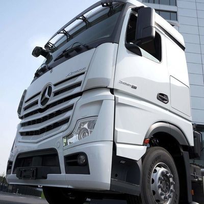 메르세데스 아크트로스 중형 트럭 510HP 6X4 트랙터 모델 2651 LS 튜브리스 타이어 디자인