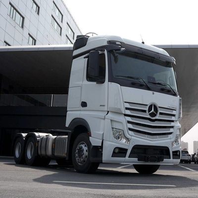 메르세데스 아크트로스 중형 트럭 510HP 6X4 트랙터 모델 2651 LS 튜브리스 타이어 디자인
