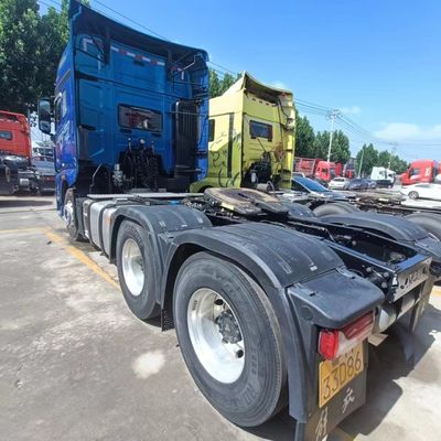 시노트럭 560HP 티퍼 트레일러 1000L 연료 탱크