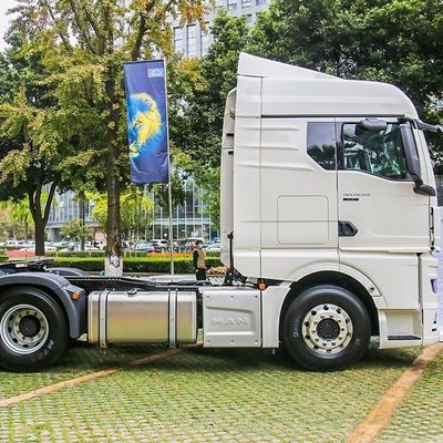 사용된 남자 Tgx 시리즈 중량 트럭 560 마력 6X4 공기 서스펜션 좌석 트랙터