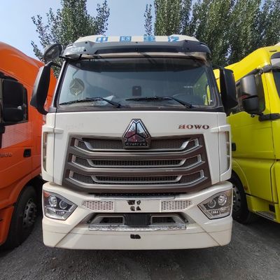 사용 된 6X4 트랙터 트럭 튜브리스 타이어 디자인과 351-450hp 호스 파워
