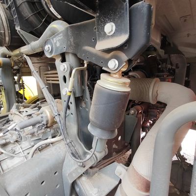 사용 된 6X4 트랙터 트럭 튜브리스 타이어 디자인과 351-450hp 호스 파워