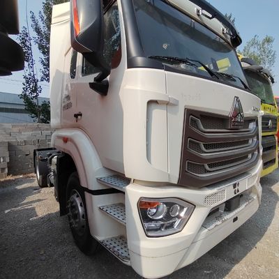 사용 된 6X4 트랙터 트럭 튜브리스 타이어 디자인과 351-450hp 호스 파워