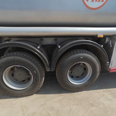 시노트룩 HOWO 6X4 336HP 15cbm 진공 탱커 트럭 하수물 트럭 모델 Zz1257n4641W 1