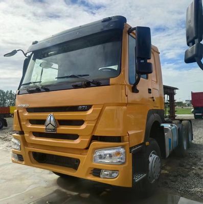 351-450hp 수동변속기형 트럭 트랙터 600L 탱크를 가진 반 트레일러를 끌기