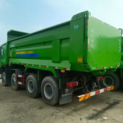 수동변속기와 1000L 연료탱크가 있는 강력한 포튼 오만 8X4 틱퍼 트럭