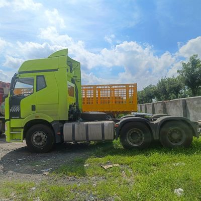 6개월 디젤 6X4 트랙터 트럭 J6p420HP 400L 연료 탱크 유로 5 배출량 표준