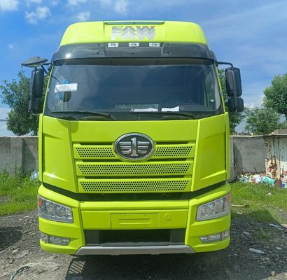 31-40t 로드 용량 FAW Jiefang J6p420HP 공기 서스펜션 좌석과 함께 디젤 6X4 트랙터
