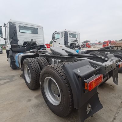 타이어 디자인 튜브리스 400HP 덤프 트럭 셰크만 차량 부품과 600L 연료 탱크
