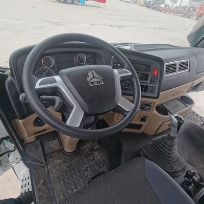 타이어 디자인 튜브리스 400HP 덤프 트럭 셰크만 차량 부품과 600L 연료 탱크
