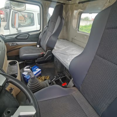 타이어 디자인 튜브리스 400HP 덤프 트럭 셰크만 차량 부품과 600L 연료 탱크