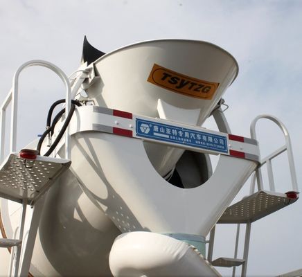 최고 말력 400hp 힘 보조 및 Sinotruk 차시와 함께 중량 트럭