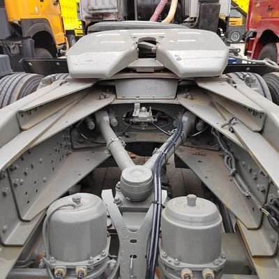 유로 3 배출량 표준 맞춤형 시노트럭 CNG 트랙터 트럭 6X4 380/371/375/550HP