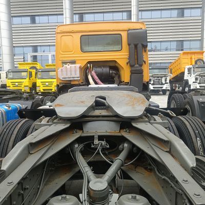 사용자 정의 요청 HOWO 371HP 6X4 트랙터 사용 된 운송 트럭 튜브리스 타이어 디자인