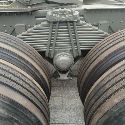 2024 HOWO 트랙터 헤드 및 400L 연료 용량과 함께 중량 반 트레일러