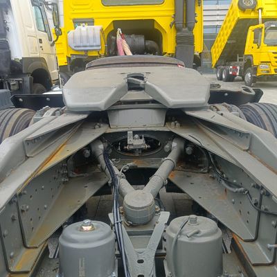 경제적인 드라이브 휠 6 × 4 디젤 트랙터 헤드 HOWO6X4 향상된 효율성을 가진 트랙