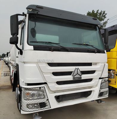 분사 Sinotruk HOWO 6X4 물 배달 트럭 패키지 총 무게 13570.000kg