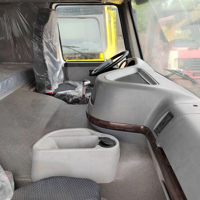 분사 Sinotruk HOWO 6X4 물 배달 트럭 패키지 총 무게 13570.000kg