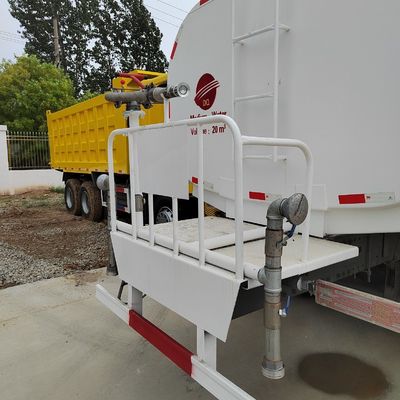 분사 Sinotruk HOWO 6X4 물 배달 트럭 패키지 총 무게 13570.000kg