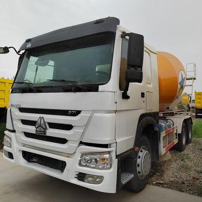 인증된 Sinotruk HOWO 6X4 15m3 스프레잉 음료수 배달 트럭 표준