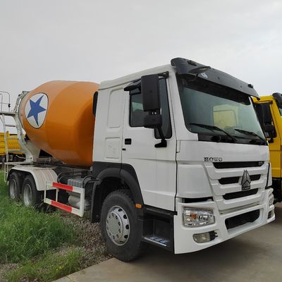 인증된 Sinotruk HOWO 6X4 15m3 스프레잉 음료수 배달 트럭 표준