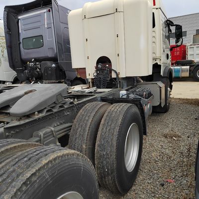 336HP Sinotruk HOWO 5석 이하의 CNG/LNG 가격의 화물 운송 차량