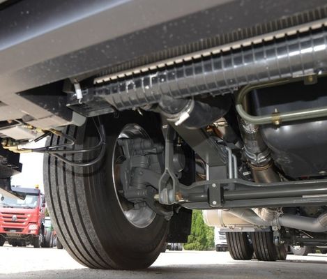 336HP Sinotruk HOWO 5석 이하의 CNG/LNG 가격의 화물 운송 차량
