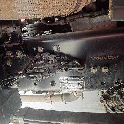 유로 5 510HP FAW J6p 가스 LNG 견인 운송 트럭 6 * 4/4 * 2/6 * 2 사용 된 트랙터