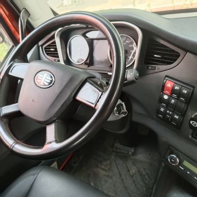 유로 5 510HP FAW J6p 가스 LNG 견인 운송 트럭 6 * 4/4 * 2/6 * 2 사용 된 트랙터